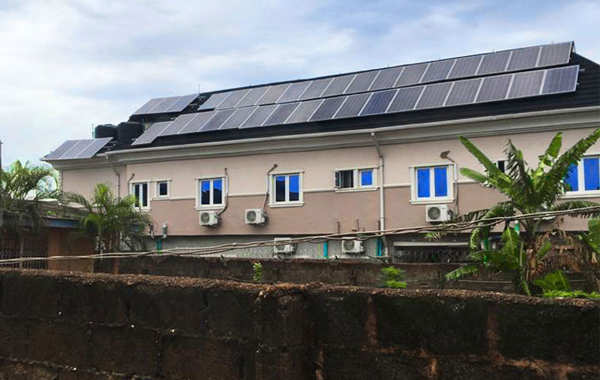 Solarstrom anlage auf dem Dach 25KW für ein Hotel