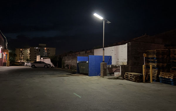 50 Sets SLZ Solar Street Lights In Amerika