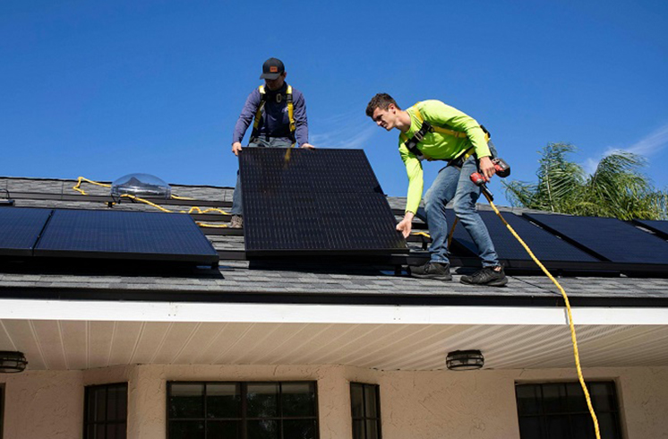 Wie viele Sonnen kollektoren werden für Solarstrom anlagen in Wohngebieten benötigt?