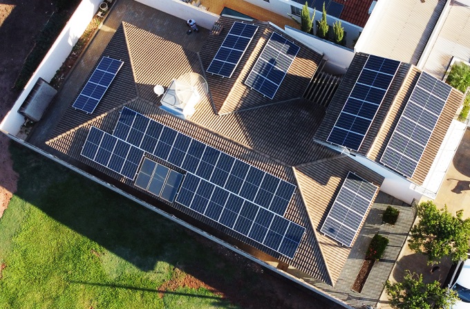 Die Ausrichtung einer Steigung wirkt sich stark auf Solarsp eicher systeme aus