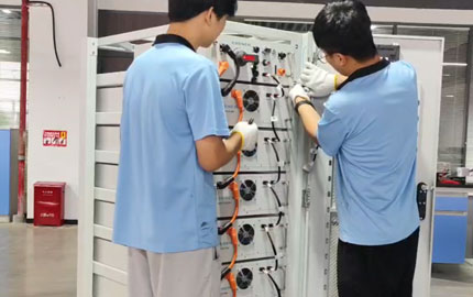 Installation eines kommerziellen Energiespeichersystems mit 60-kWh-Lithiumbatterie 15