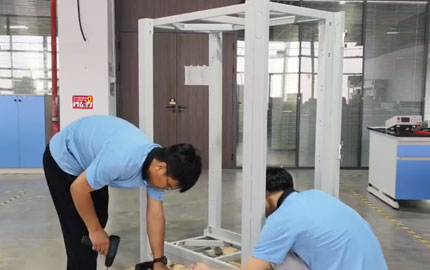 Installation eines kommerziellen Energiespeichersystems mit 60-kWh-Lithiumbatterie 4