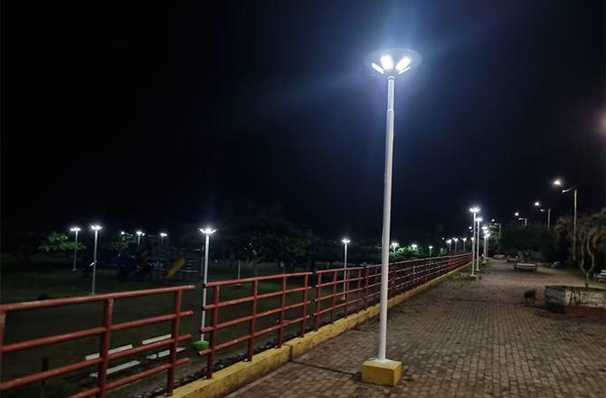 Erfolgreiche Umsetzung eines kommunalen Projekts (Solarstraßenlaternen) in Peru