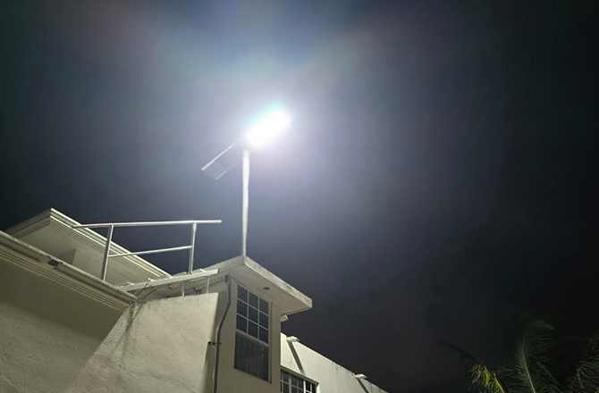 Anern SLZ2‑200W Solar‑Straßenlaternen im Straßenbeleuchtungsprojekt in Mexiko